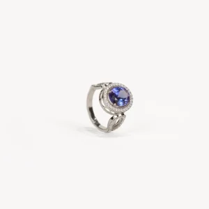 Anillos^Joyería Suiza S_7663-1_ SORTIJA DE ZAFIRO AZUL CON ORLA DE BRILLANTES