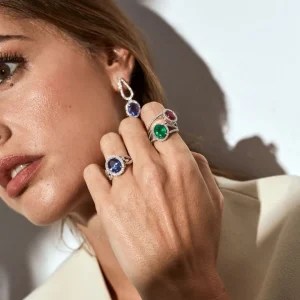 Anillos^Joyería Suiza S_7663-1_ SORTIJA DE ZAFIRO AZUL CON ORLA DE BRILLANTES